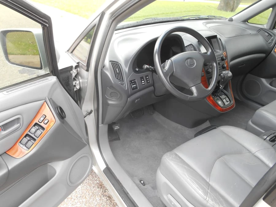 2000 Lexus RX 1st Gen - Image 2 of 4