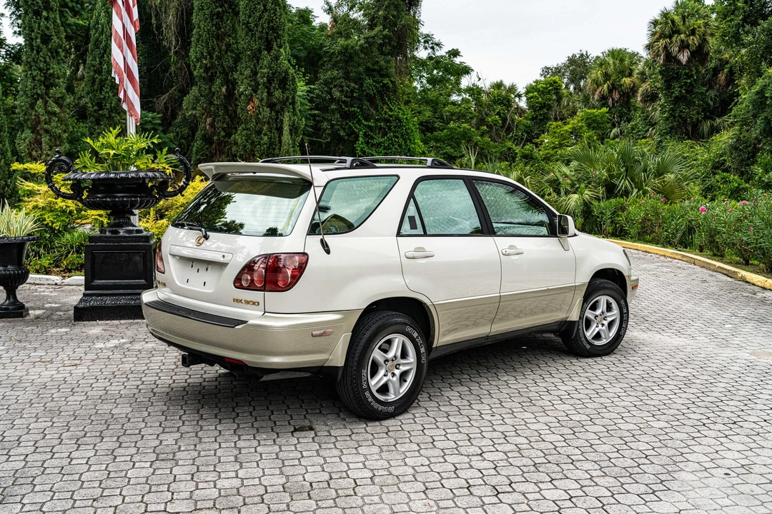 2000 Lexus RX 1st Gen - Image 11 of 31