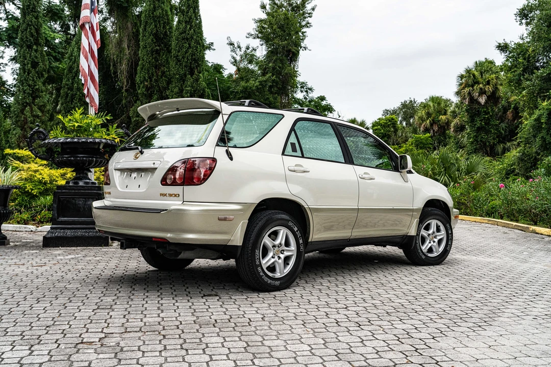 2000 Lexus RX 1st Gen - Image 10 of 31