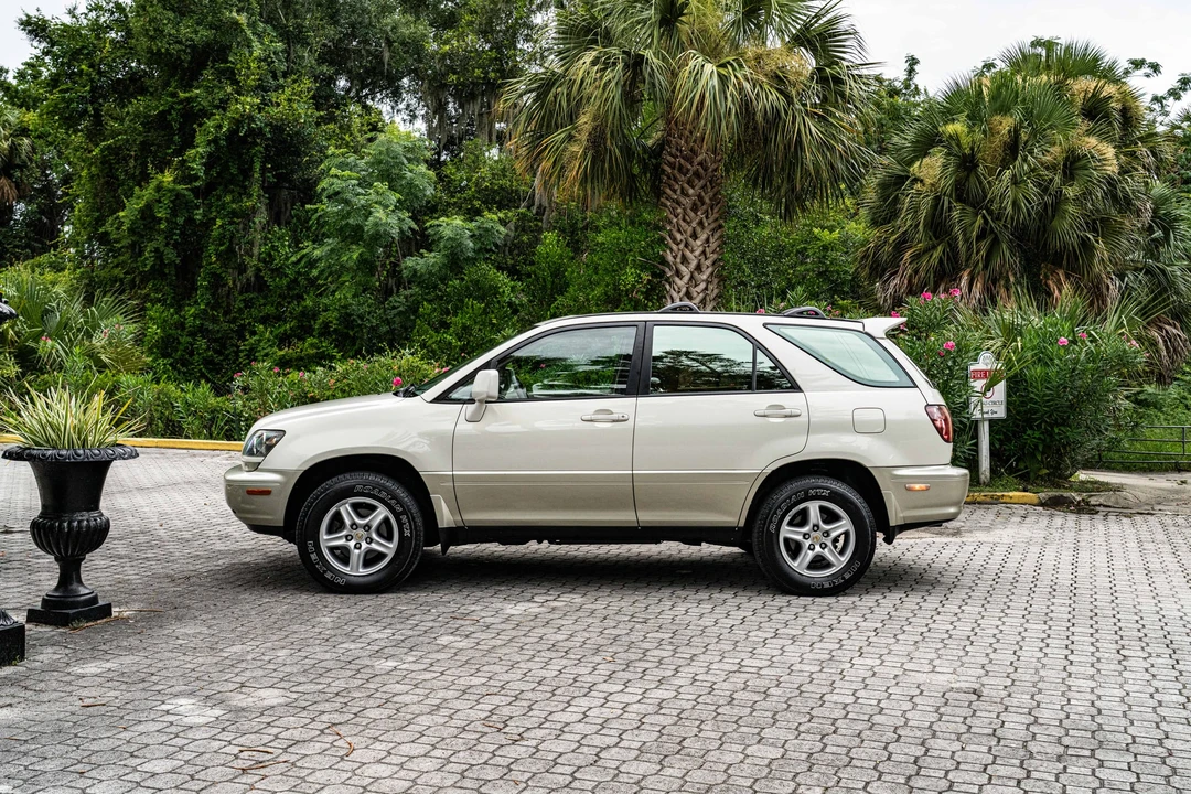 2000 Lexus RX 1st Gen - Image 16 of 31