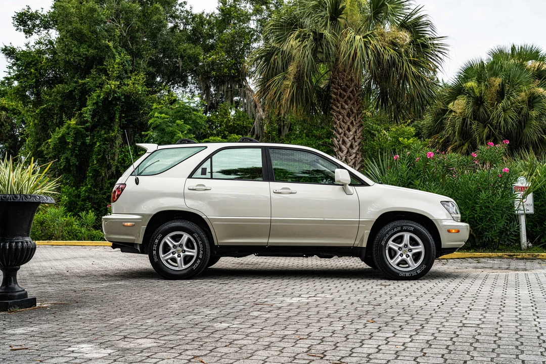 2000 Lexus RX 1st Gen - Image 9 of 31