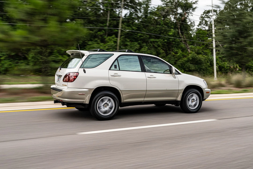 2000 Lexus RX 1st Gen - Image 19 of 31