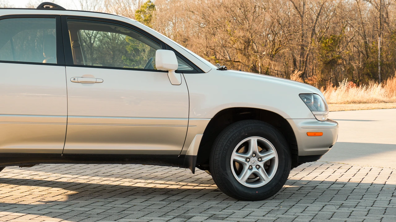 2000 Lexus RX 1st Gen - Image 25 of 31