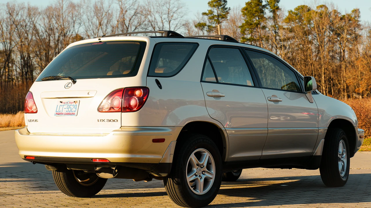 2000 Lexus RX 1st Gen - Image 11 of 31