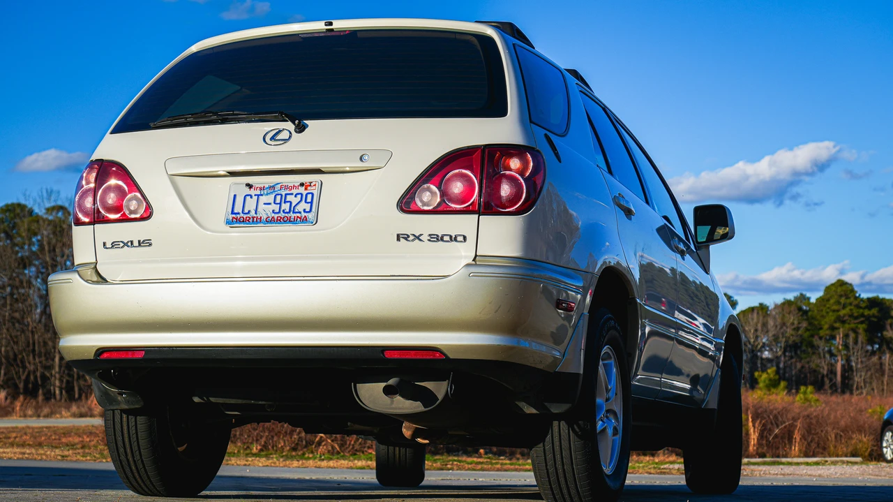 2000 Lexus RX 1st Gen - Image 8 of 31