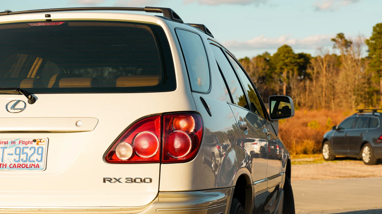 2000 Lexus RX 1st Gen - Image 23 of 31