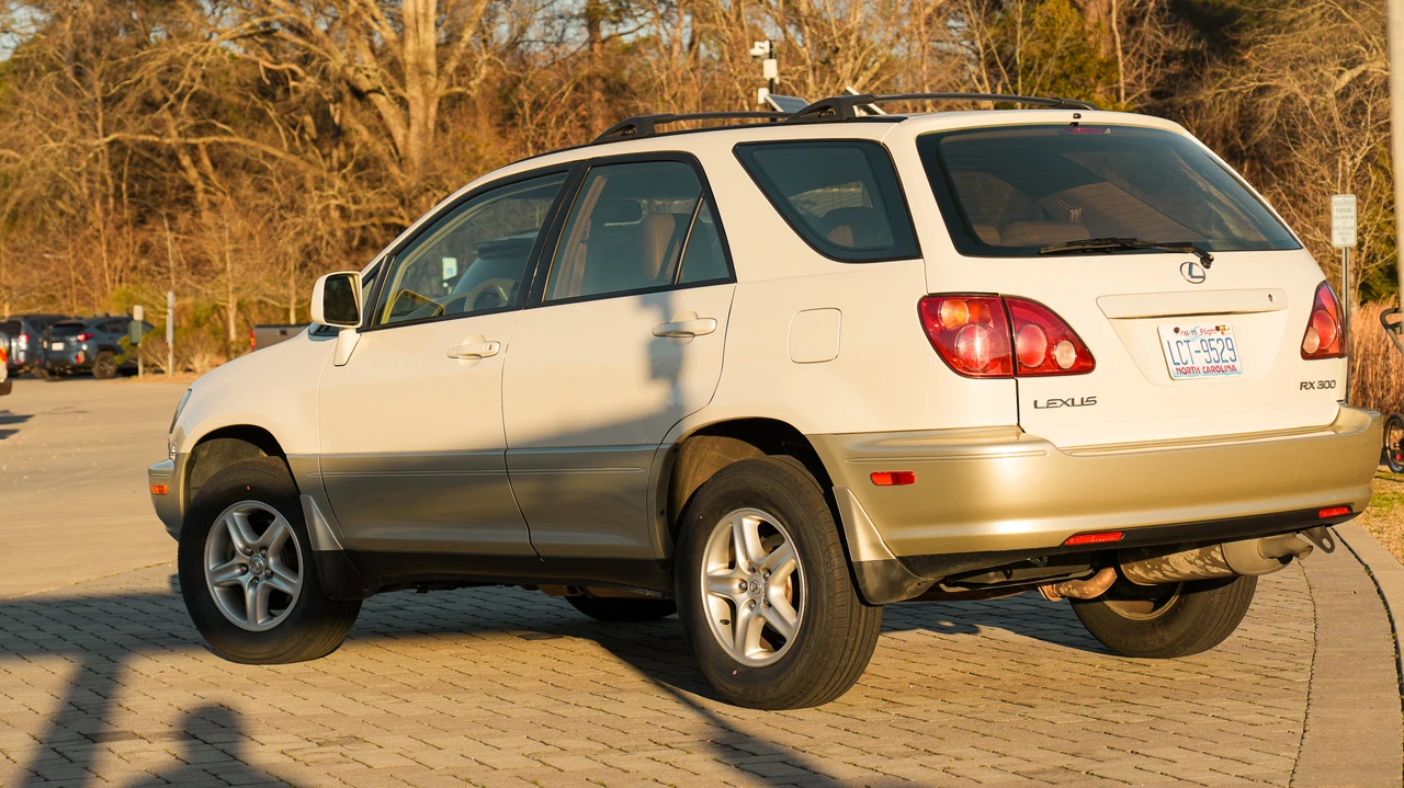 2000 Lexus RX 1st Gen - Image 6 of 31