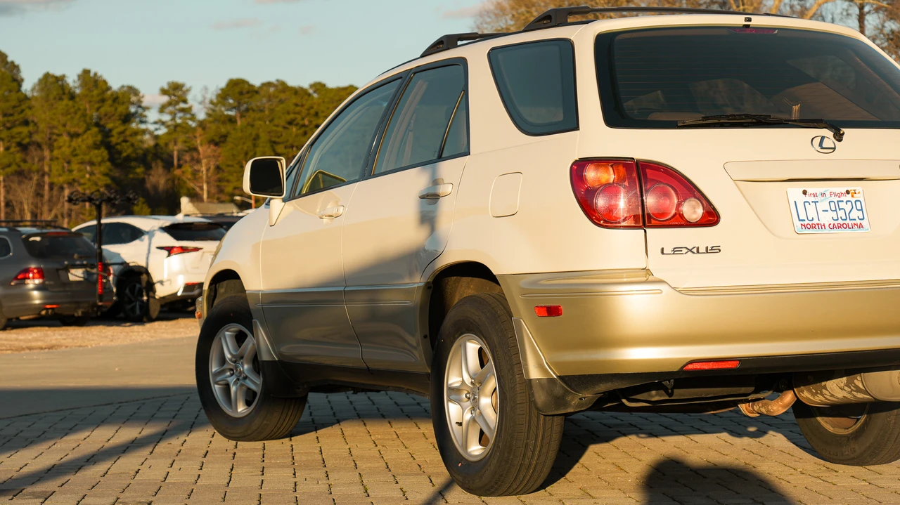 2000 Lexus RX 1st Gen - Image 21 of 31