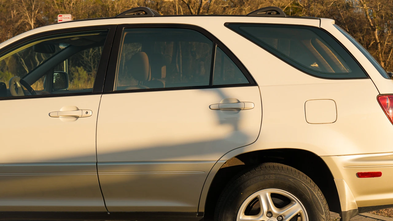 2000 Lexus RX 1st Gen - Image 19 of 31