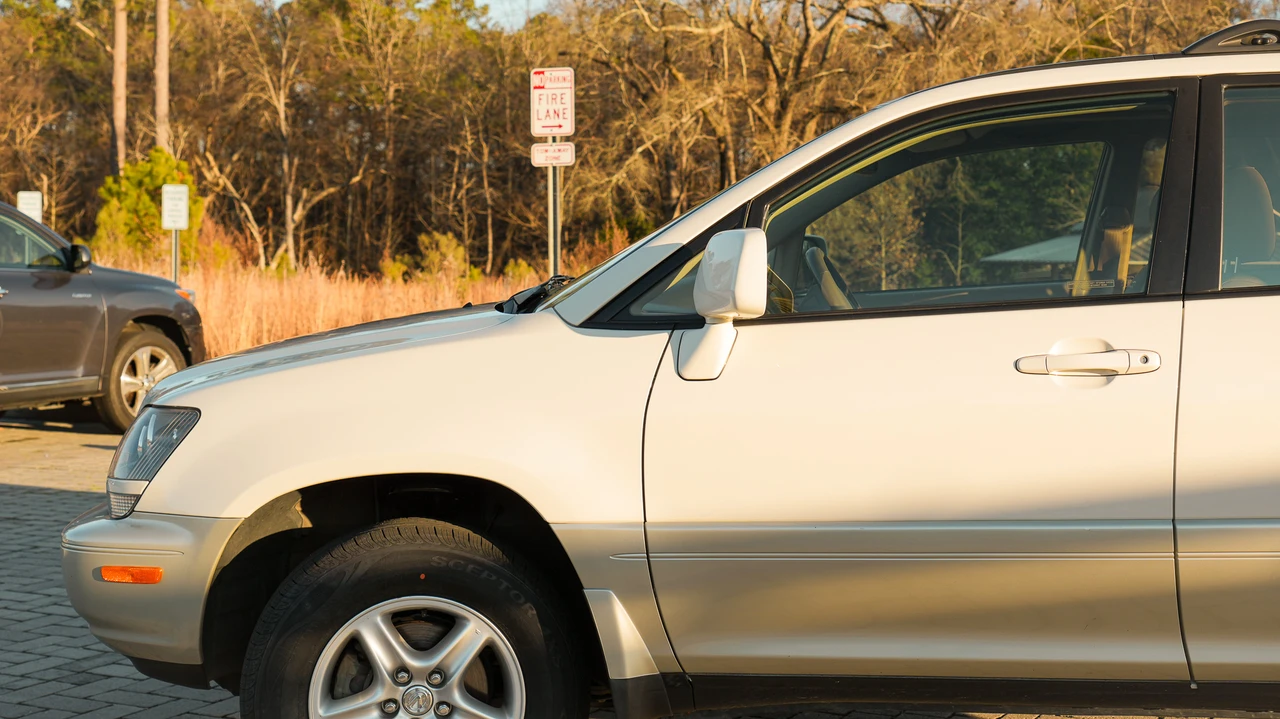 2000 Lexus RX 1st Gen - Image 17 of 31