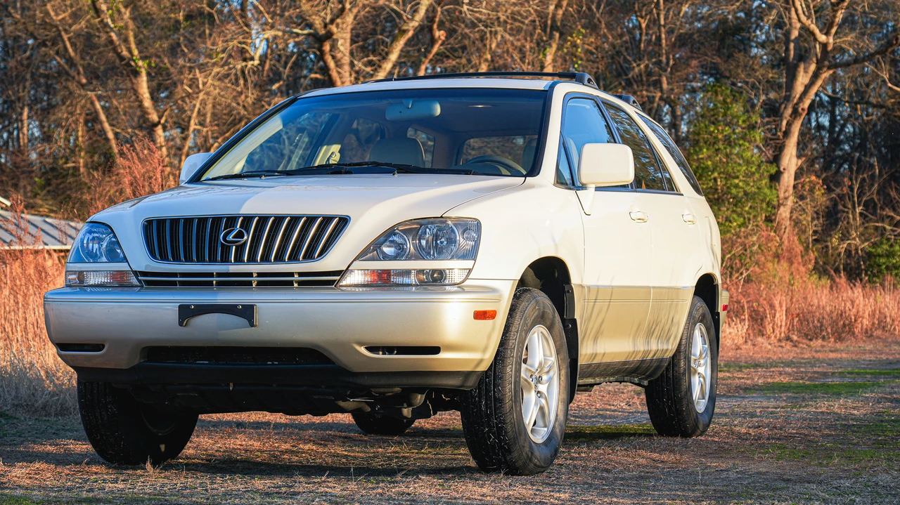 2000 Lexus RX 1st Gen - Image 2 of 31