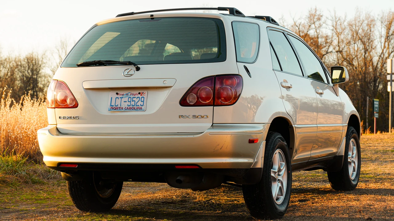 2000 Lexus RX 1st Gen - Image 9 of 31
