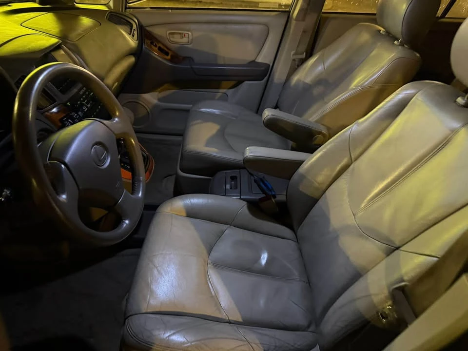 2000 Lexus RX 1st Gen - Image 5 of 10