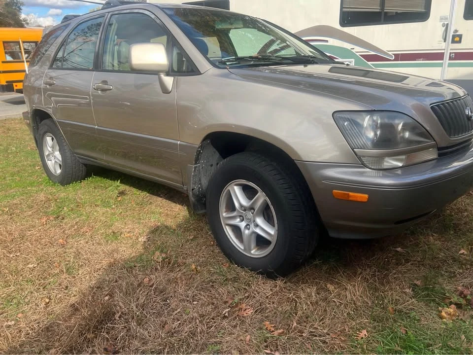 2000 Lexus RX 1st Gen - Image 2 of 9