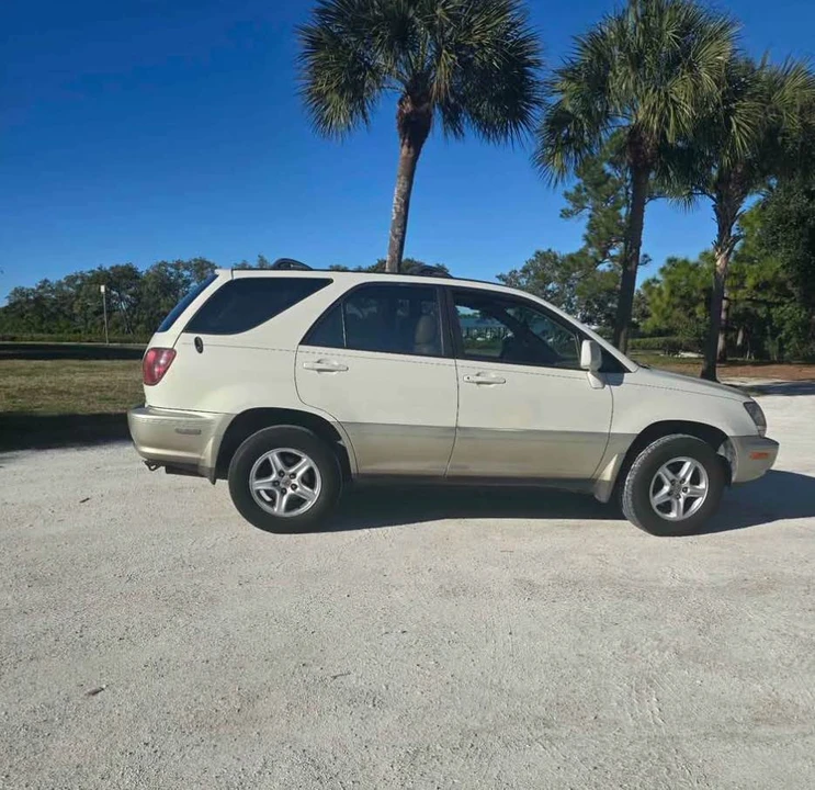 2000 Lexus RX 1st Gen - Image 4 of 10