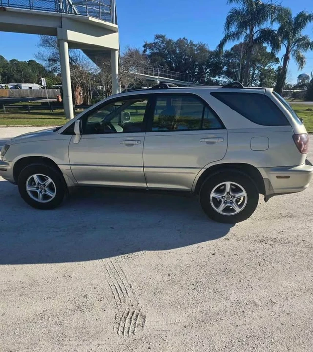 2000 Lexus RX 1st Gen - Image 5 of 10