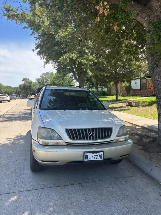 2000 Lexus RX 1st Gen - Image 2 of 5