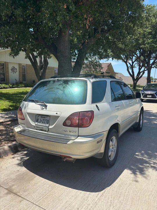 2000 Lexus RX 1st Gen - Image 4 of 5