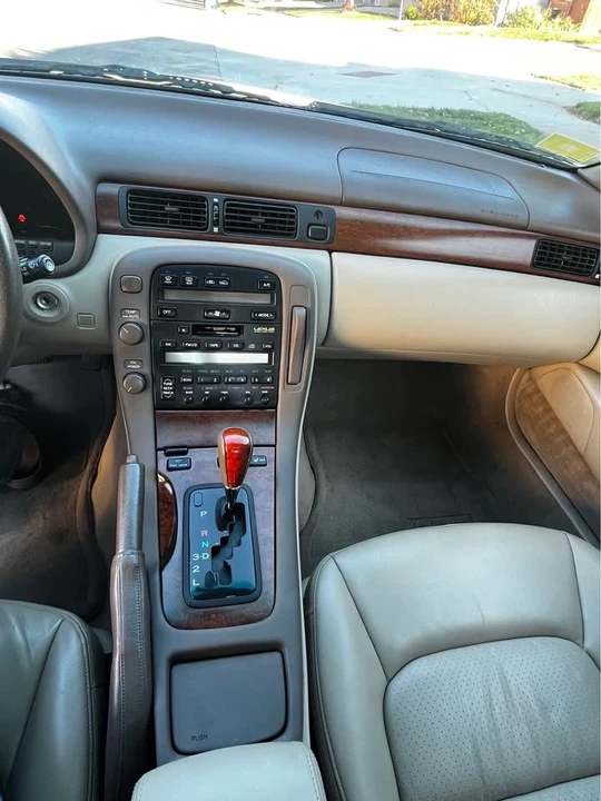 2000 Lexus SC400 - Image 5 of 10