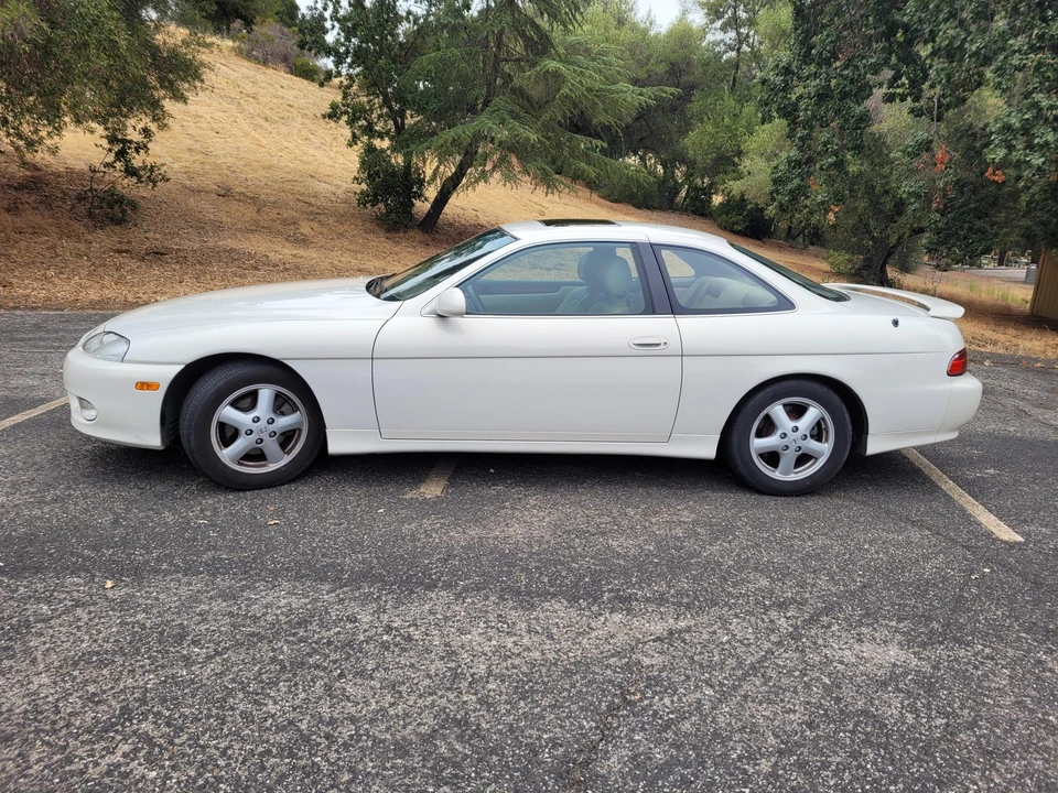2000 Lexus SC400 - Image 10 of 31
