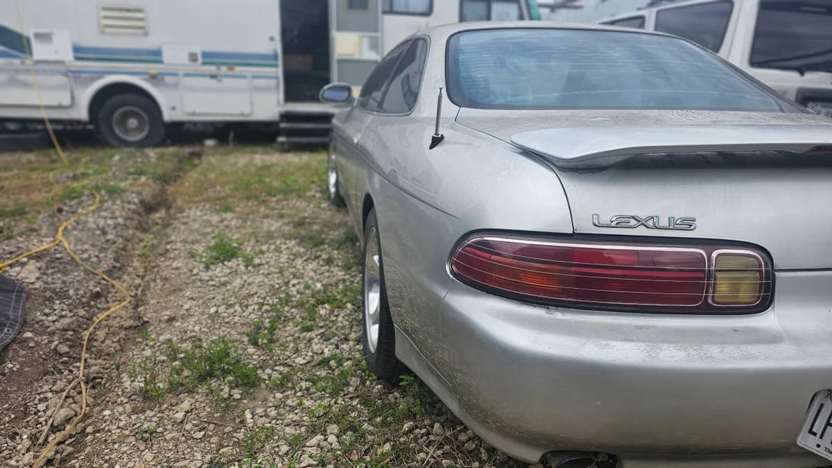2000 Lexus SC - Image 2 of 11