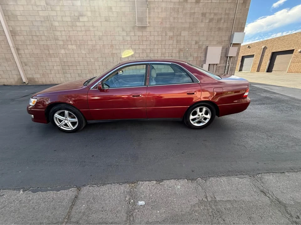2000 Lexus ES 3rd Gen - Image 9 of 13