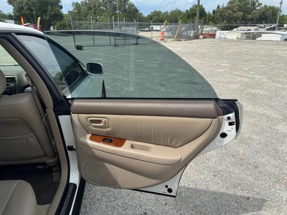 2000 Lexus ES 3rd Gen - Image 13 of 20