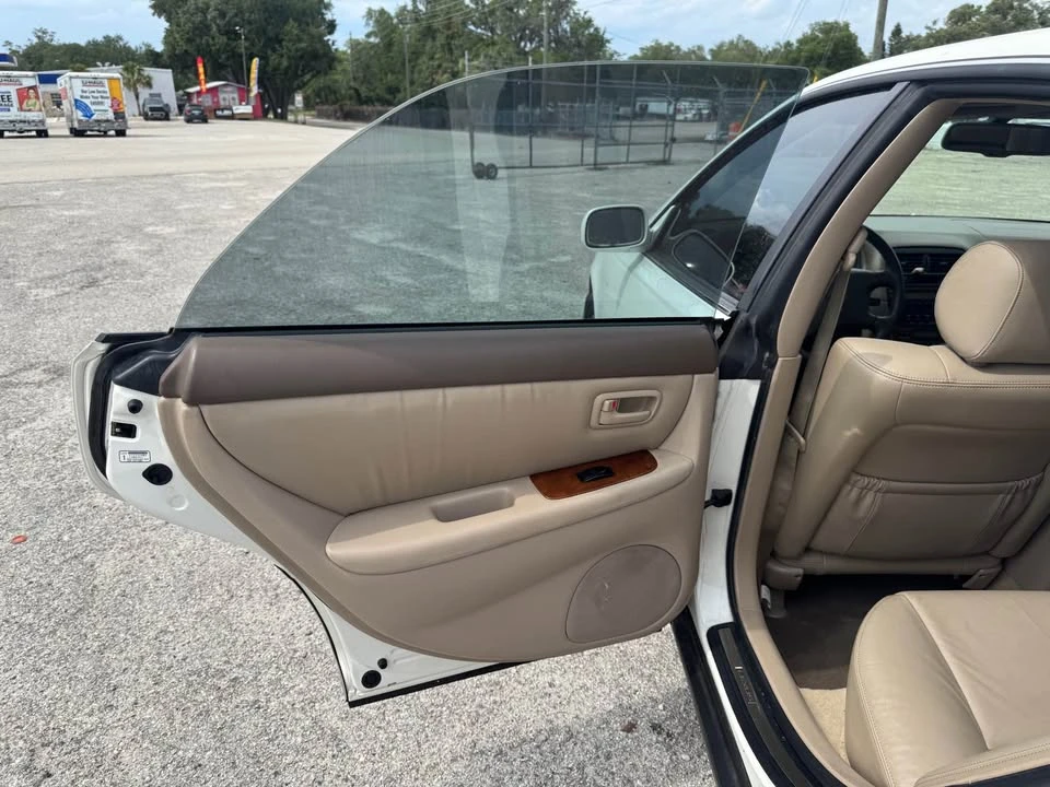 2000 Lexus ES 3rd Gen - Image 11 of 20