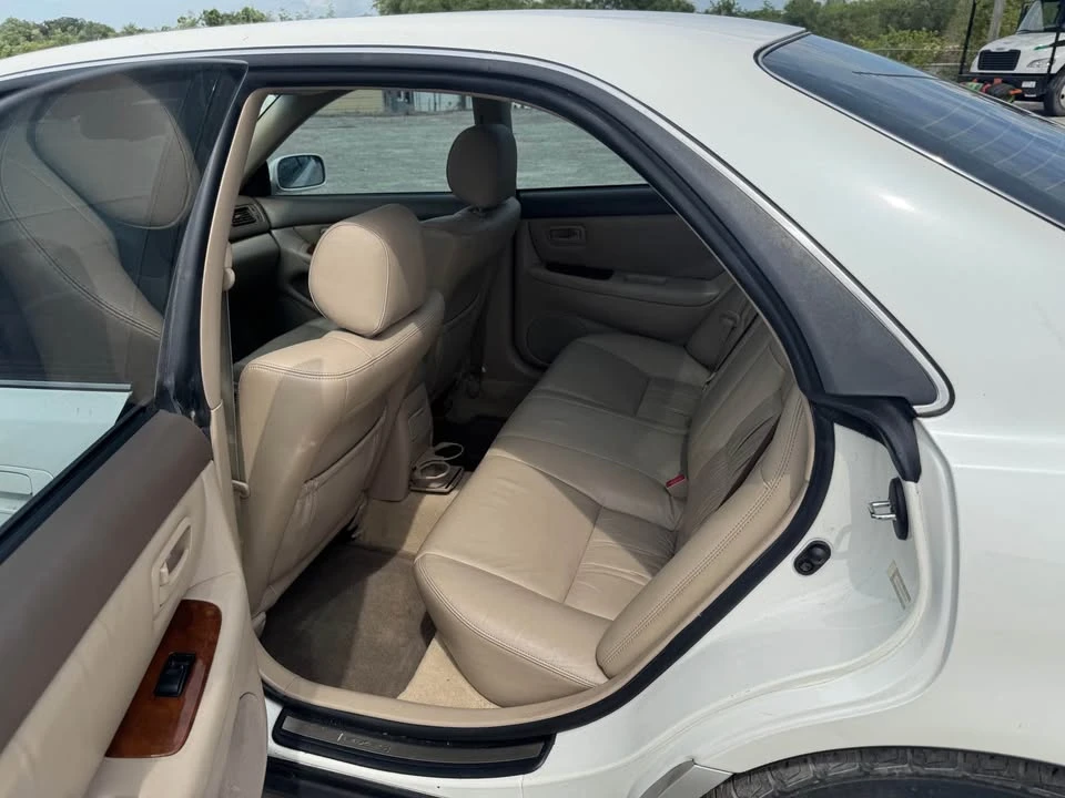 2000 Lexus ES 3rd Gen - Image 10 of 20