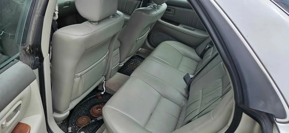 2000 Lexus ES 3rd Gen - Image 7 of 10