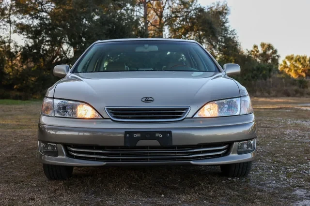 2000 Lexus ES 3rd Gen - Image 2 of 11