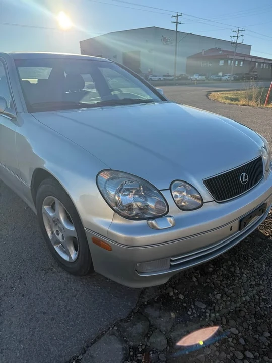 2000 Lexus GS 2nd Gen - Image 2 of 16