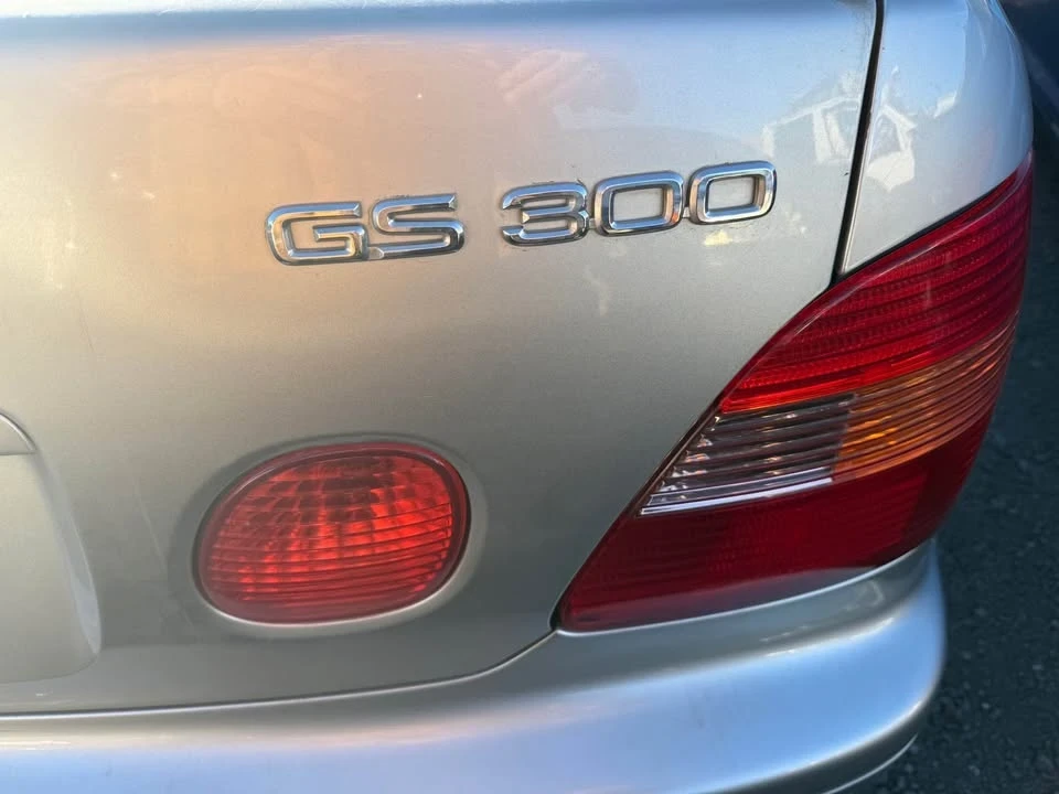 2000 Lexus GS 2nd Gen - Image 15 of 16