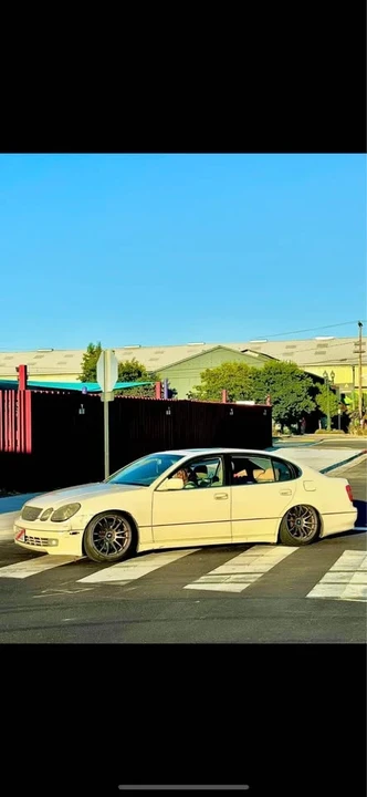 2000 Lexus GS 2nd Gen - Image 2 of 11
