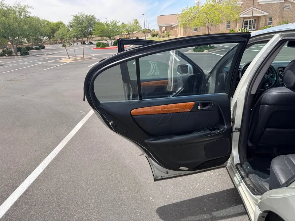 2000 Lexus GS 2nd Gen - Image 11 of 16