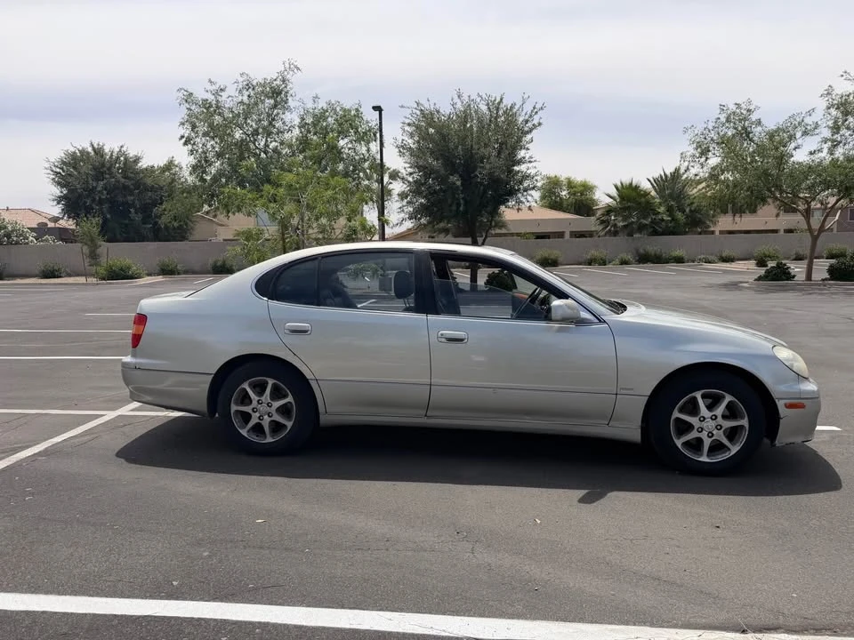 2000 Lexus GS 2nd Gen - Image 2 of 16