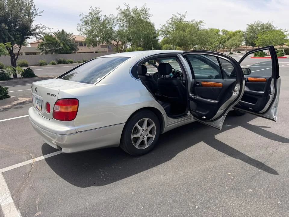 2000 Lexus GS 2nd Gen - Image 14 of 16