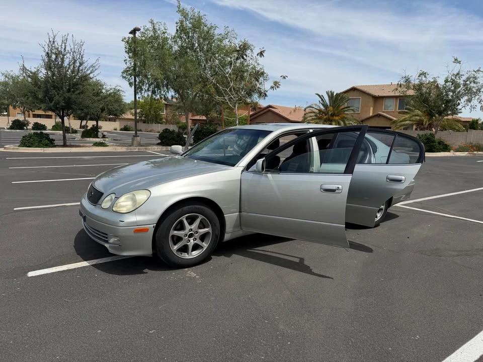 2000 Lexus GS 2nd Gen - Image 10 of 16