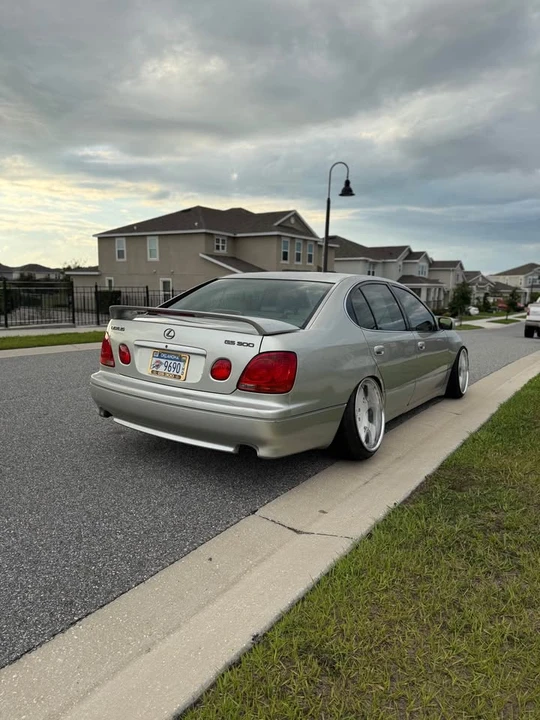 2000 Lexus GS 2nd Gen - Image 3 of 12
