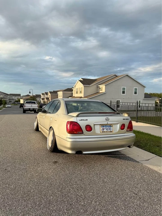 2000 Lexus GS 2nd Gen - Image 2 of 12