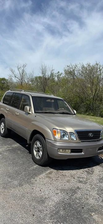 2000 Lexus LX 2nd Gen - Image 2 of 5