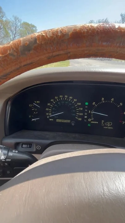 2000 Lexus LX 2nd Gen - Image 5 of 5