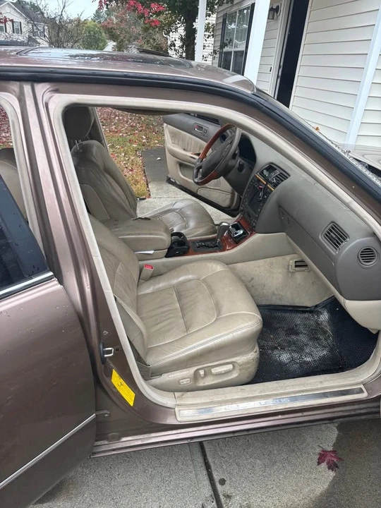 2000 Lexus LS 2nd Gen - Image 2 of 12