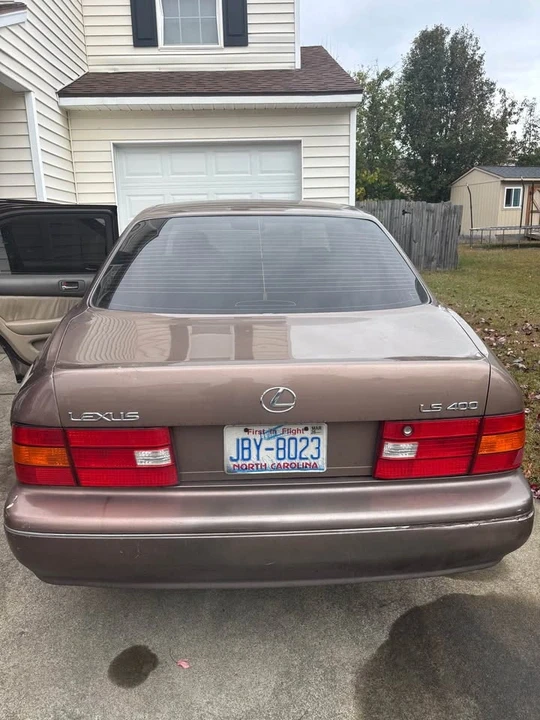 2000 Lexus LS 2nd Gen - Image 6 of 12