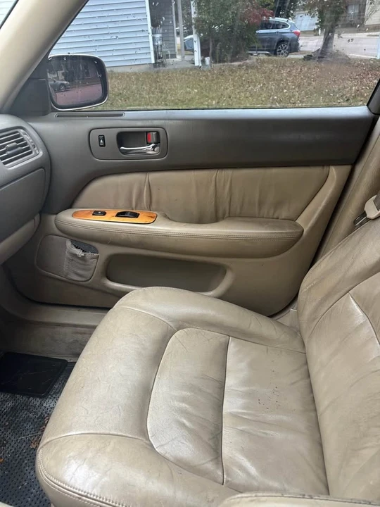 2000 Lexus LS 2nd Gen - Image 4 of 12