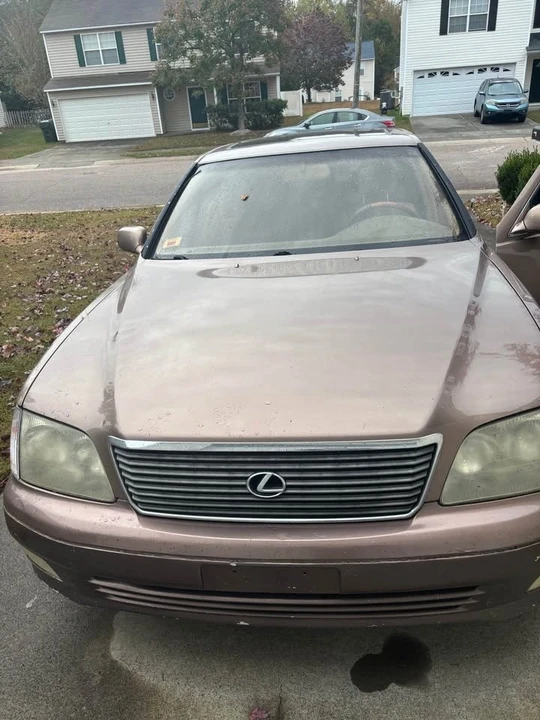 2000 Lexus LS 2nd Gen - Image 10 of 12