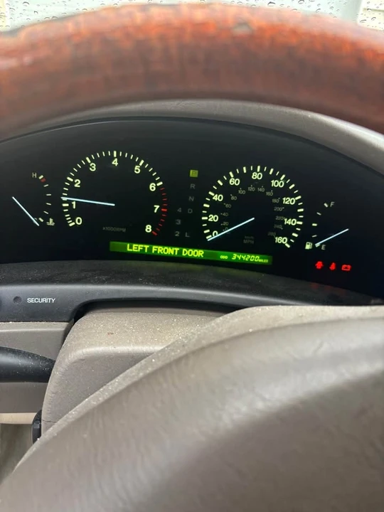 2000 Lexus LS 2nd Gen - Image 8 of 12