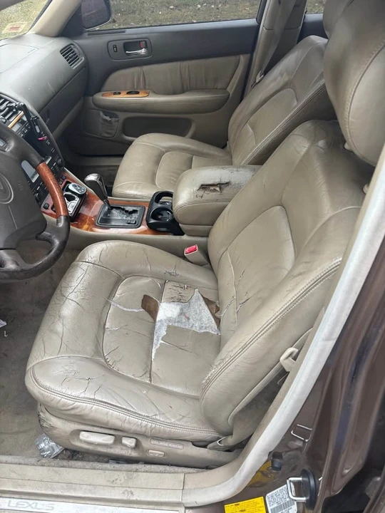 2000 Lexus LS 2nd Gen - Image 9 of 12