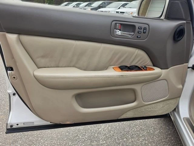 2000 Lexus LS 2nd Gen - Image 8 of 20