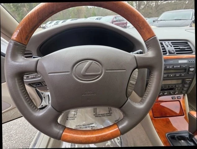 2000 Lexus LS 2nd Gen - Image 10 of 20
